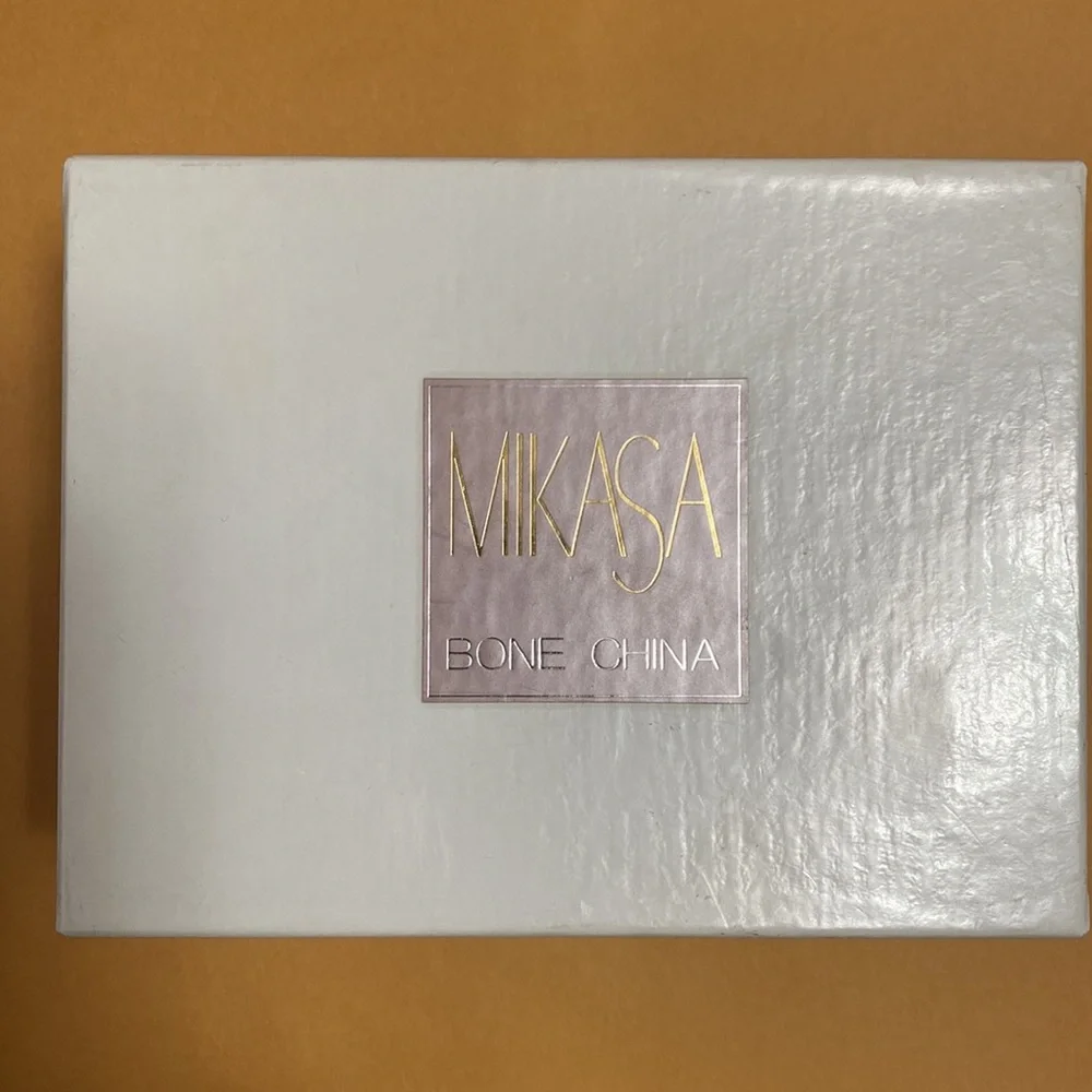 Beautiful new Mikasa Bone China April Rose Soap Dish Japan
